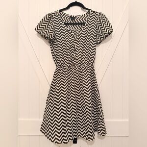 Rue21 Black and White Chevron Short Sleeve Dress